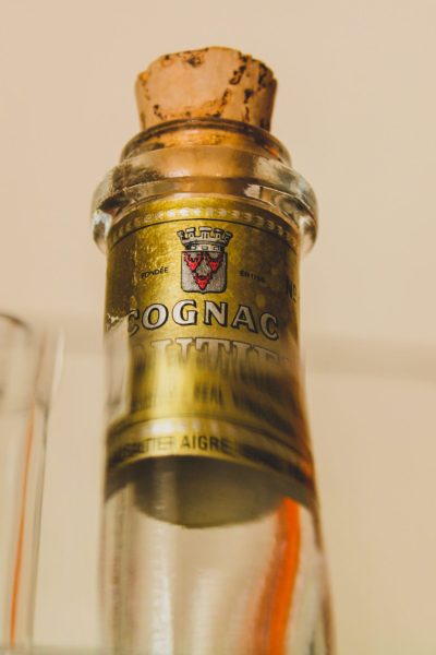Les meilleures façons de déguster le cognac et les plats qui l&rsquo;accompagnent