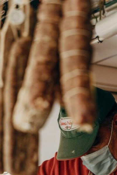 La découpe au couteau : l’art de déguster l’ibérique