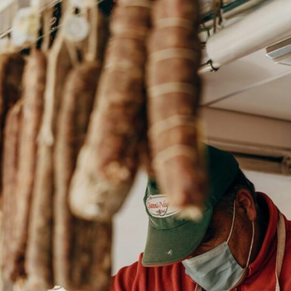 La découpe au couteau : l’art de déguster l’ibérique